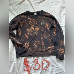 Women’s Medium black crew neck